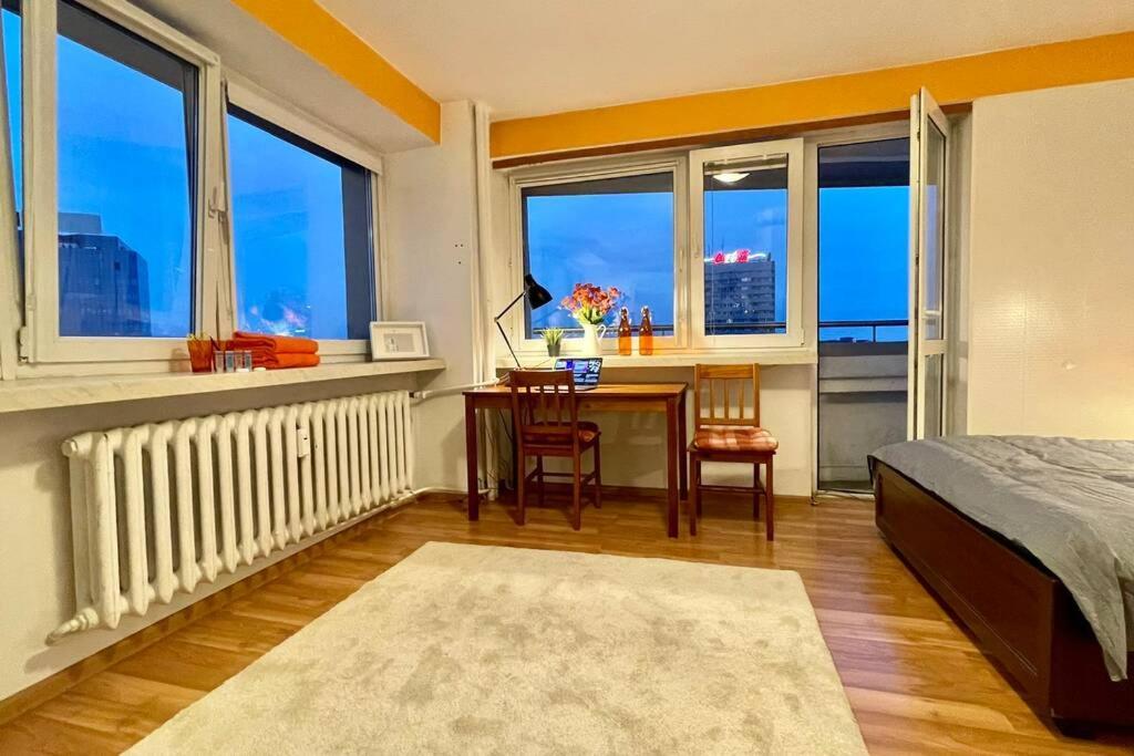 Orange Metro Fast Wifi 1Gbs Big Tv Hbo Appletv Apartment Varşovia Exterior foto