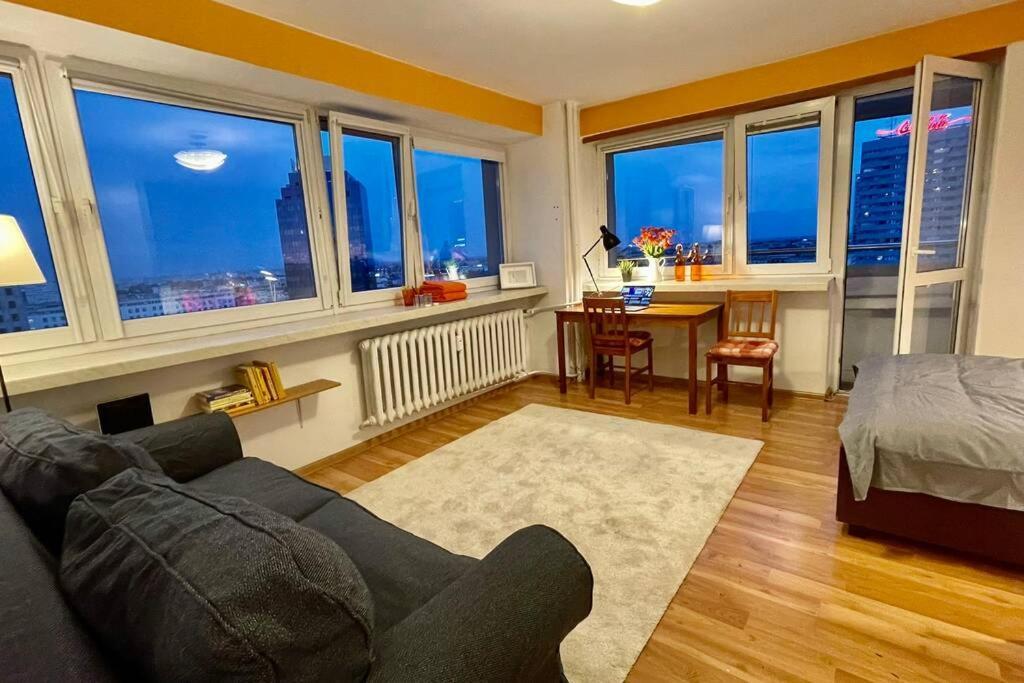 Orange Metro Fast Wifi 1Gbs Big Tv Hbo Appletv Apartment Varşovia Exterior foto