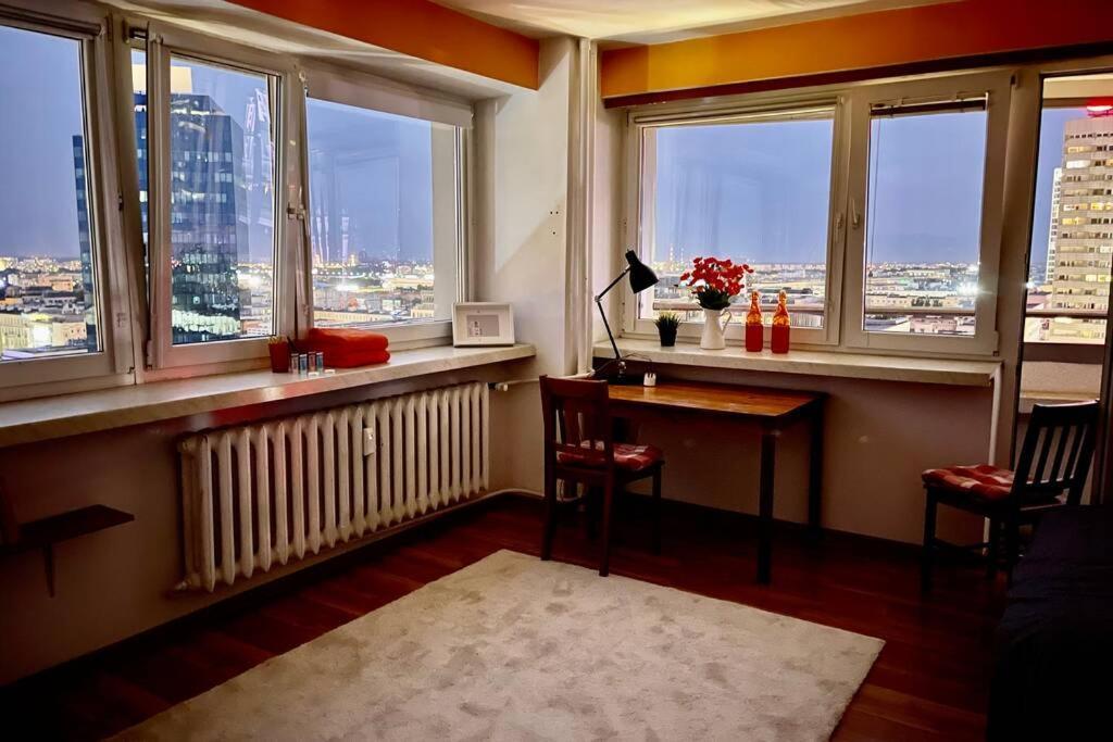 Orange Metro Fast Wifi 1Gbs Big Tv Hbo Appletv Apartment Varşovia Exterior foto