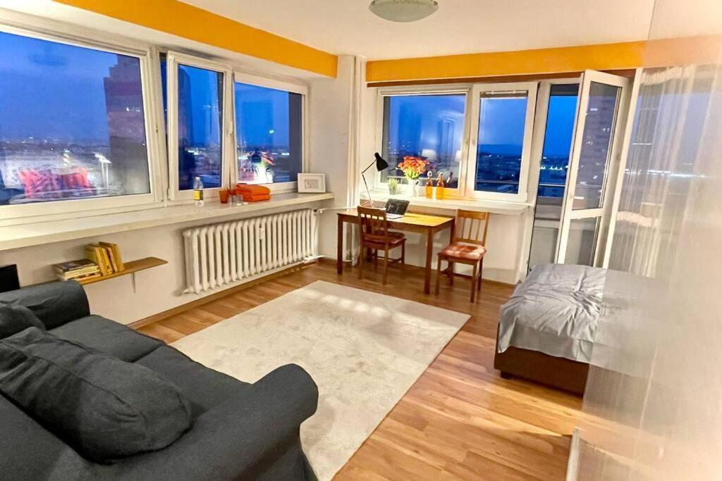 Orange Metro Fast Wifi 1Gbs Big Tv Hbo Appletv Apartment Varşovia Exterior foto